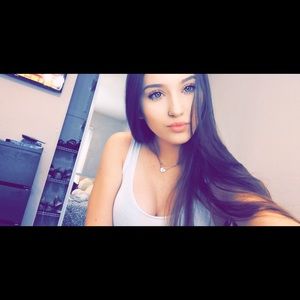 Meet your Posher, Alexis